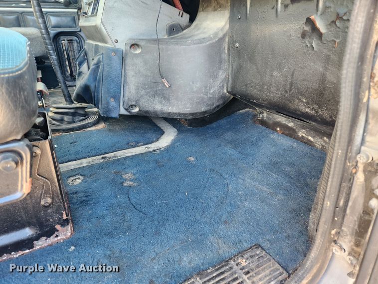 image for item JB9717 1994 Mack CH613  semi truck