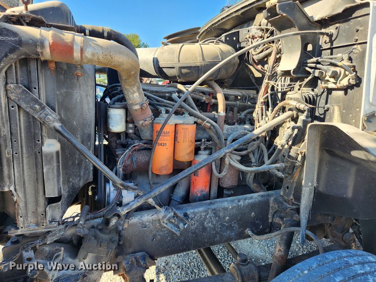 image for item JB9717 1994 Mack CH613  semi truck