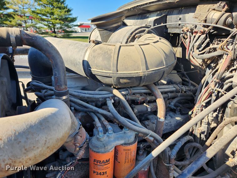 image for item JB9717 1994 Mack CH613  semi truck