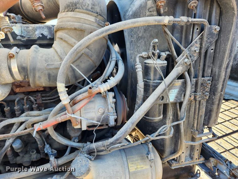 image for item JB9717 1994 Mack CH613  semi truck