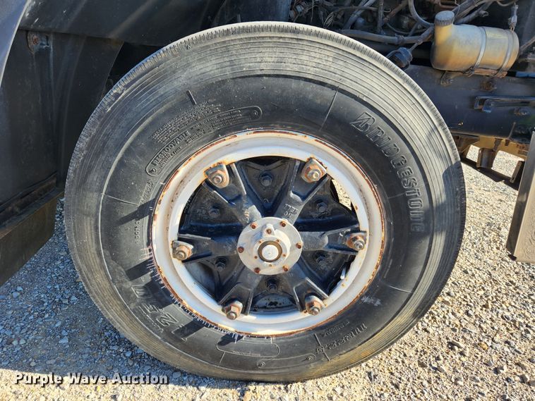 image for item JB9717 1994 Mack CH613  semi truck