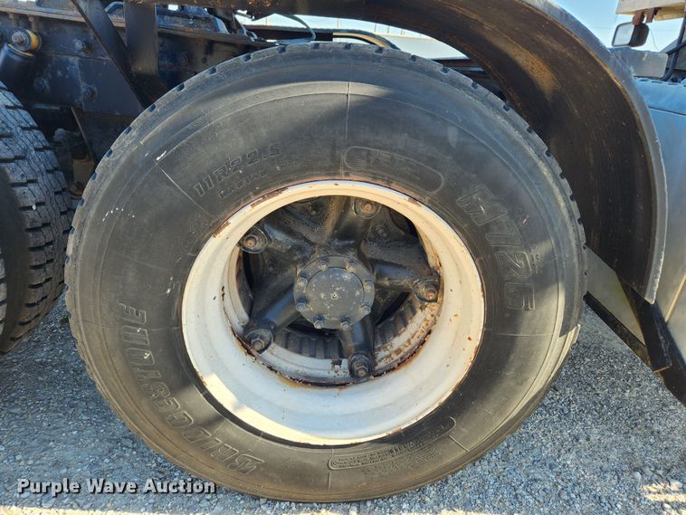 image for item JB9717 1994 Mack CH613  semi truck