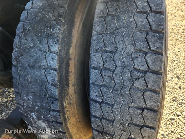 image for item JB9717 1994 Mack CH613  semi truck