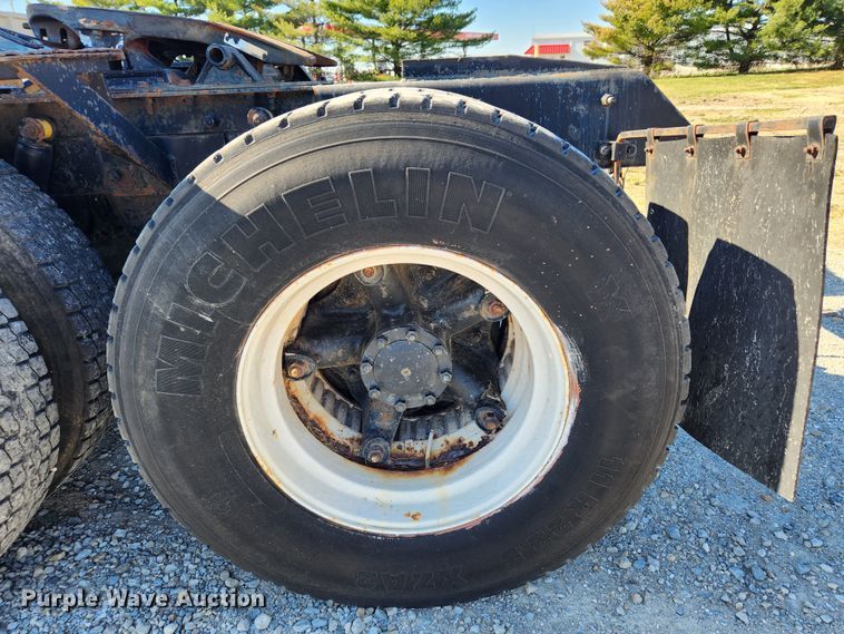 image for item JB9717 1994 Mack CH613  semi truck