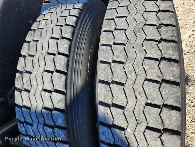 image for item JB9717 1994 Mack CH613  semi truck