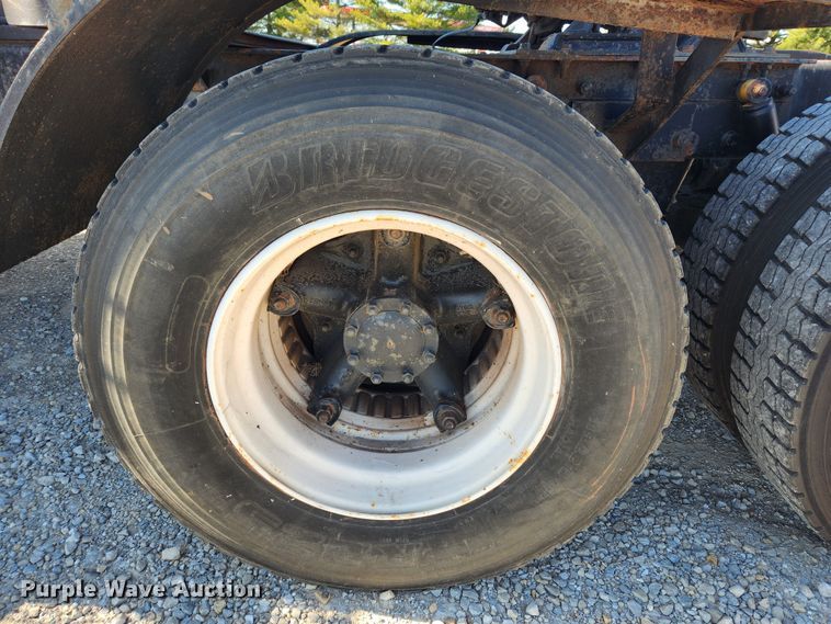 image for item JB9717 1994 Mack CH613  semi truck