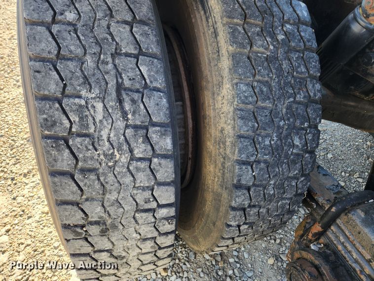 image for item JB9717 1994 Mack CH613  semi truck