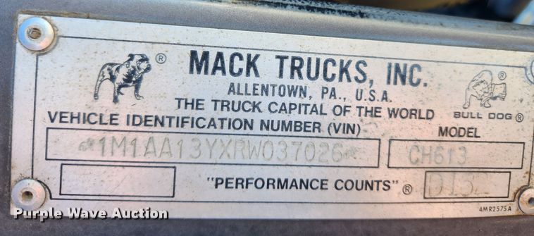image for item JB9717 1994 Mack CH613  semi truck