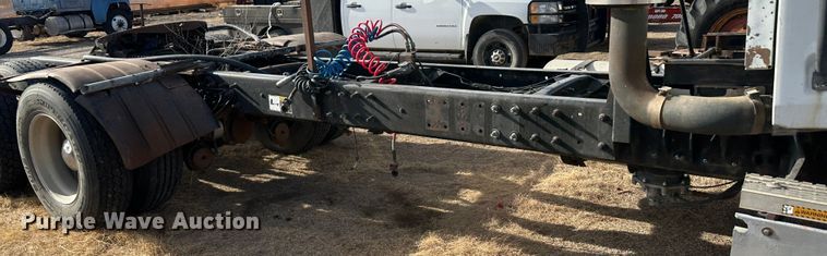 image for item JD9668 2001 Mack CX613  semi truck