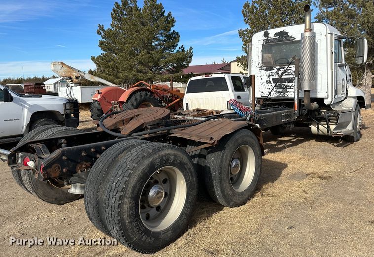 image for item JD9668 2001 Mack CX613  semi truck