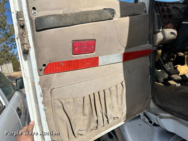 image for item JD9668 2001 Mack CX613  semi truck