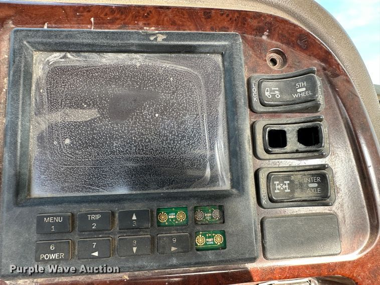 image for item JD9668 2001 Mack CX613  semi truck