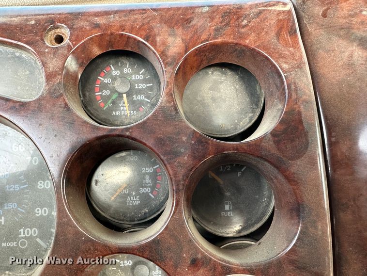 image for item JD9668 2001 Mack CX613  semi truck