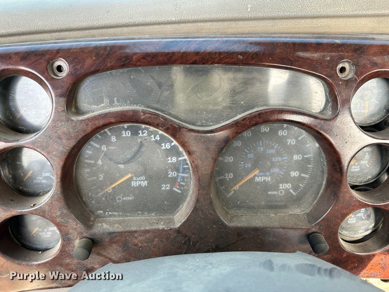 image for item JD9668 2001 Mack CX613  semi truck