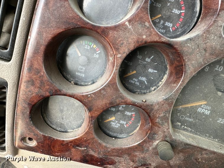 image for item JD9668 2001 Mack CX613  semi truck