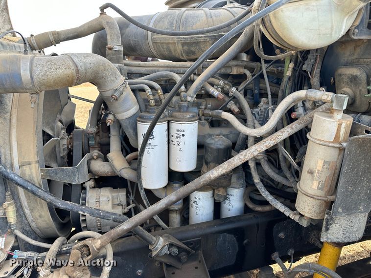 image for item JD9668 2001 Mack CX613  semi truck