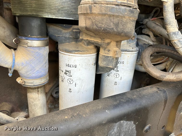 image for item JD9668 2001 Mack CX613  semi truck