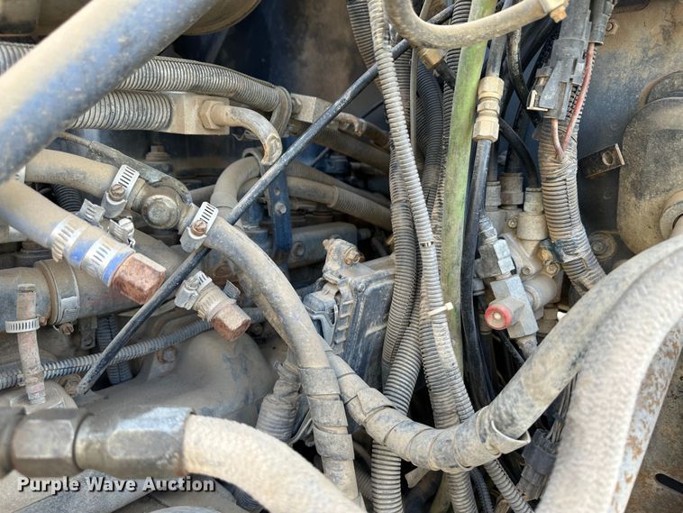 image for item JD9668 2001 Mack CX613  semi truck