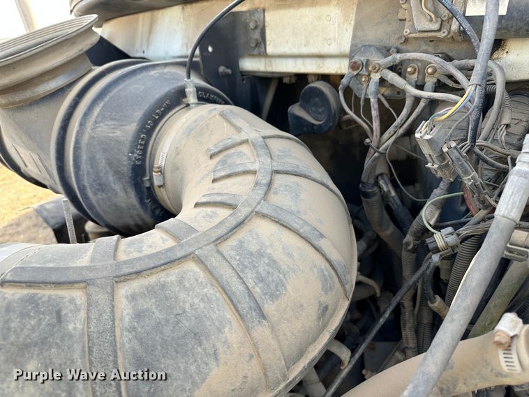 image for item JD9668 2001 Mack CX613  semi truck