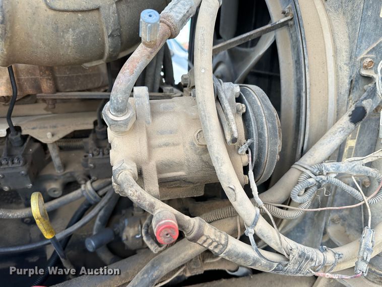 image for item JD9668 2001 Mack CX613  semi truck