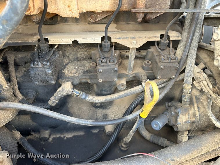 image for item JD9668 2001 Mack CX613  semi truck