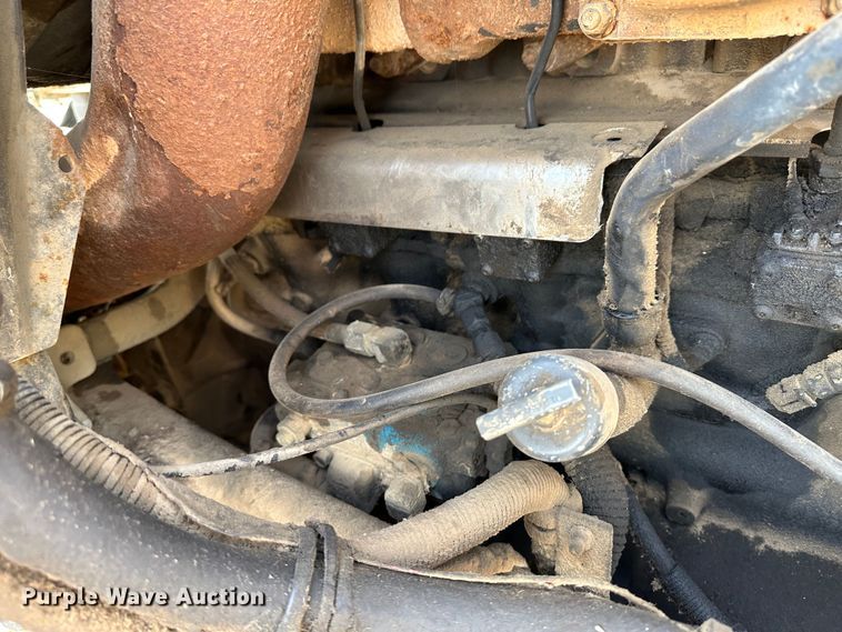 image for item JD9668 2001 Mack CX613  semi truck