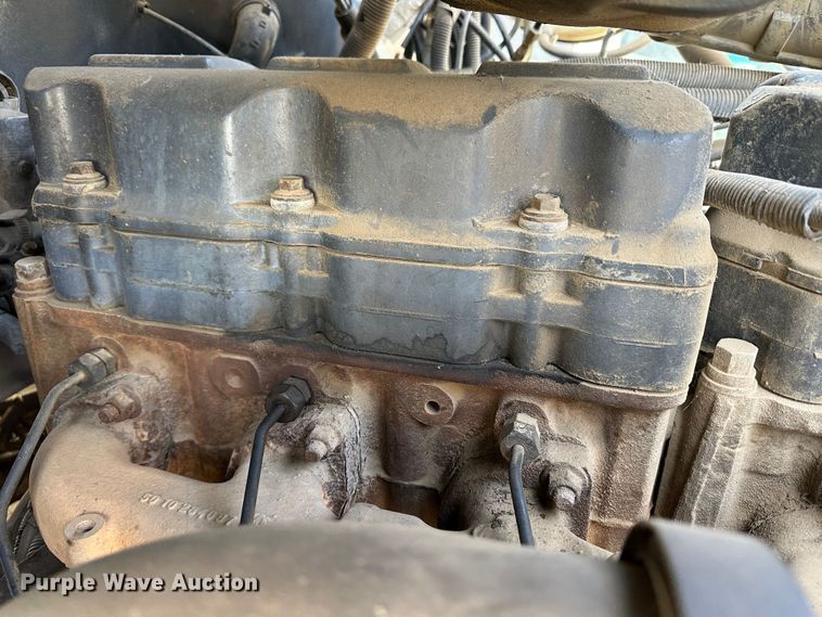 image for item JD9668 2001 Mack CX613  semi truck