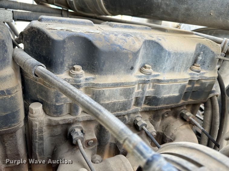 image for item JD9668 2001 Mack CX613  semi truck