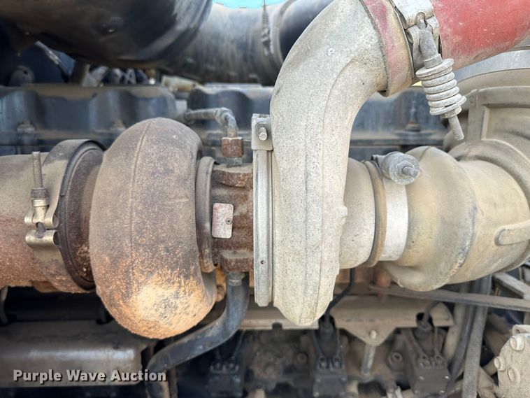 image for item JD9668 2001 Mack CX613  semi truck