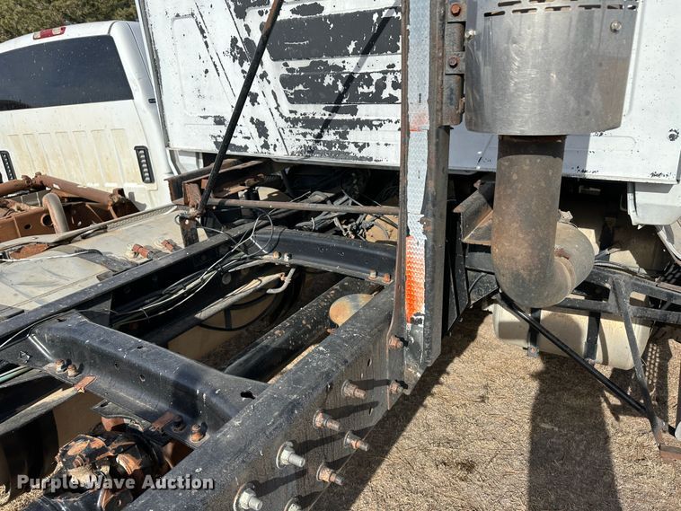 image for item JD9668 2001 Mack CX613  semi truck