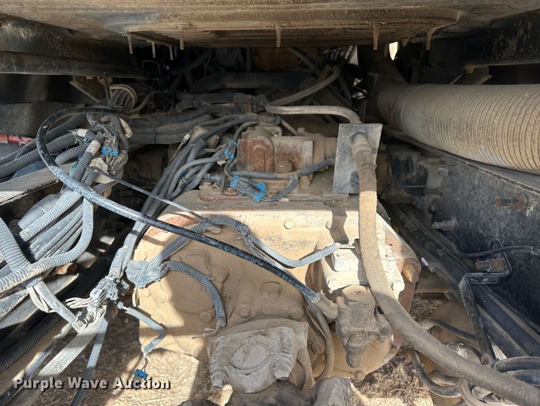 image for item JD9668 2001 Mack CX613  semi truck