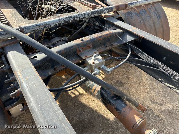 image for item JD9668 2001 Mack CX613  semi truck