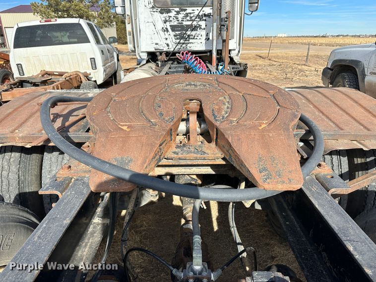 image for item JD9668 2001 Mack CX613  semi truck