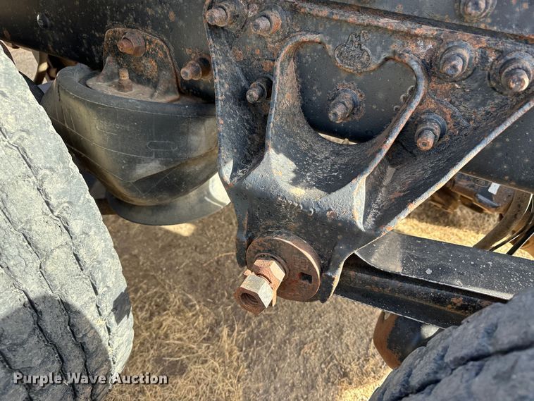 image for item JD9668 2001 Mack CX613  semi truck