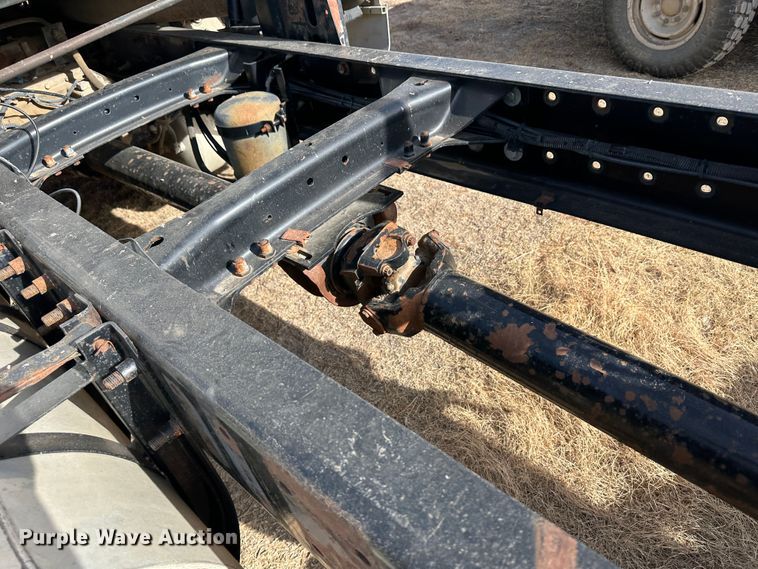 image for item JD9668 2001 Mack CX613  semi truck