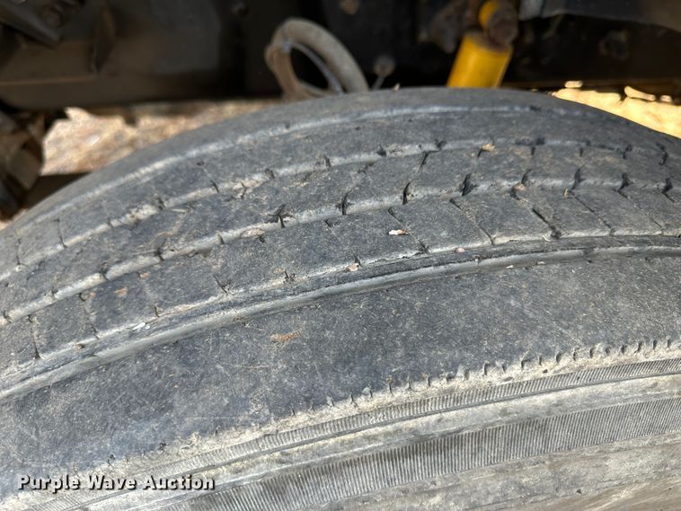 image for item JD9668 2001 Mack CX613  semi truck