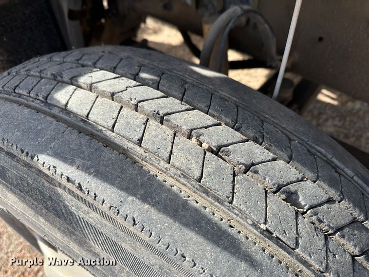 image for item JD9668 2001 Mack CX613  semi truck