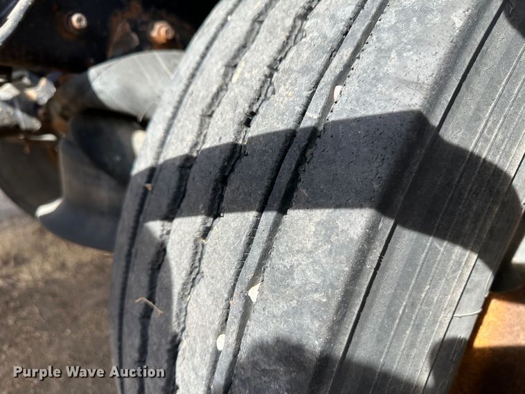 image for item JD9668 2001 Mack CX613  semi truck