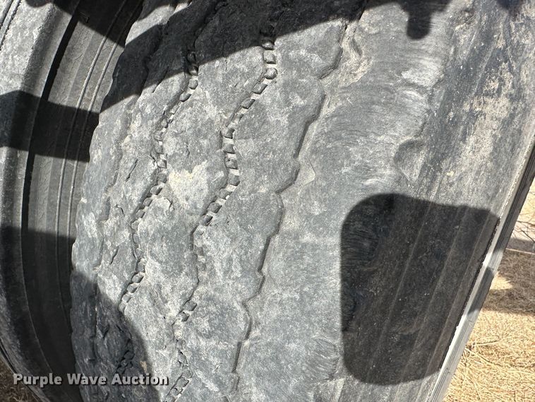 image for item JD9668 2001 Mack CX613  semi truck