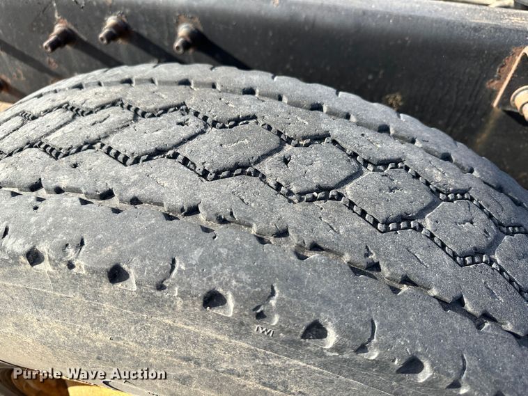 image for item JD9668 2001 Mack CX613  semi truck