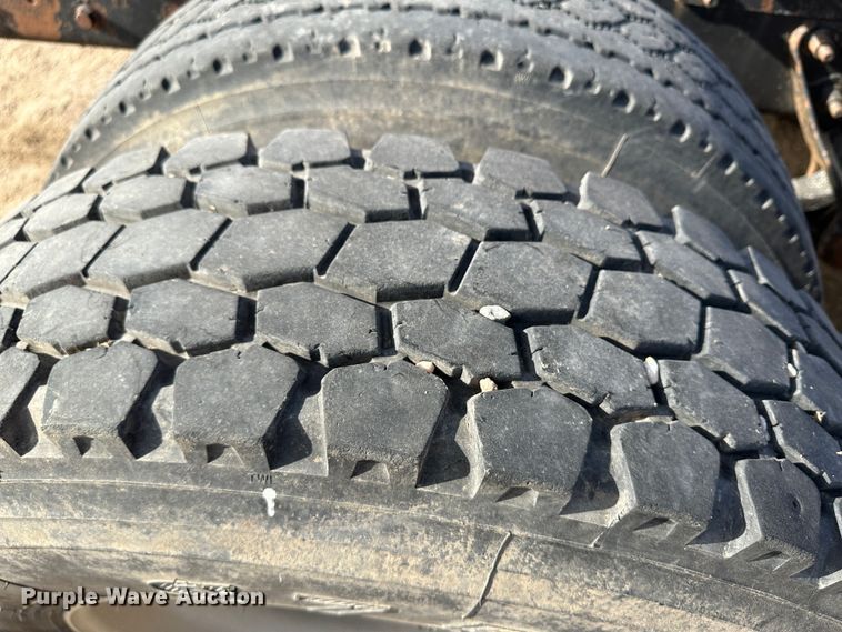 image for item JD9668 2001 Mack CX613  semi truck