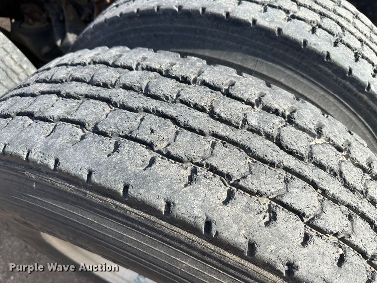 image for item JD9668 2001 Mack CX613  semi truck