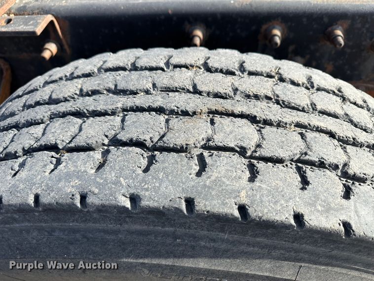 image for item JD9668 2001 Mack CX613  semi truck