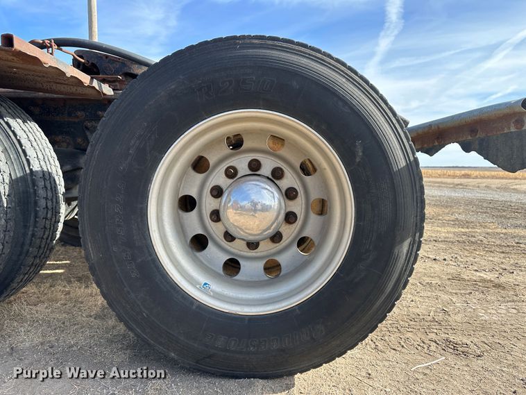 image for item JD9668 2001 Mack CX613  semi truck