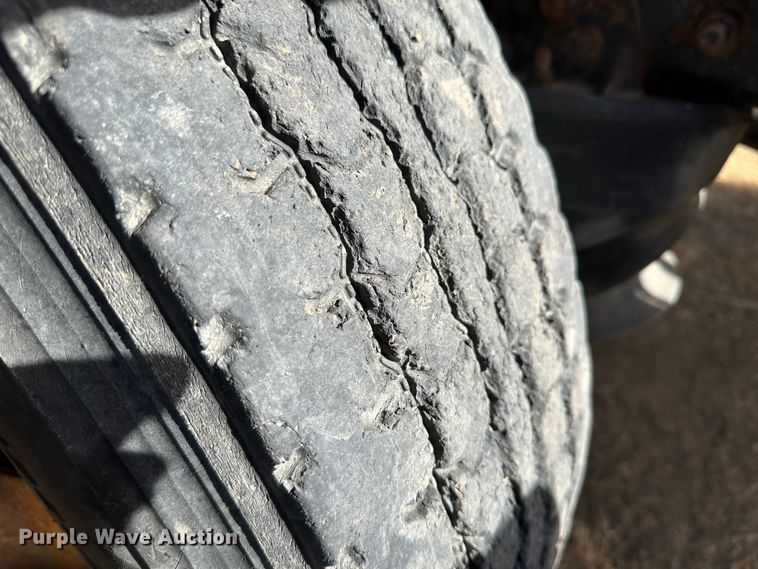 image for item JD9668 2001 Mack CX613  semi truck