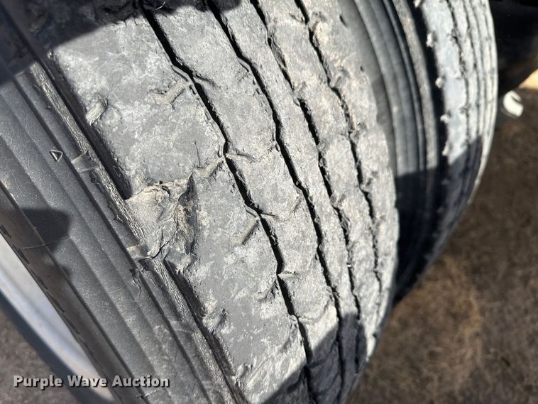 image for item JD9668 2001 Mack CX613  semi truck