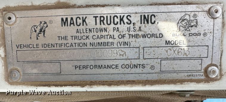 image for item JD9668 2001 Mack CX613  semi truck