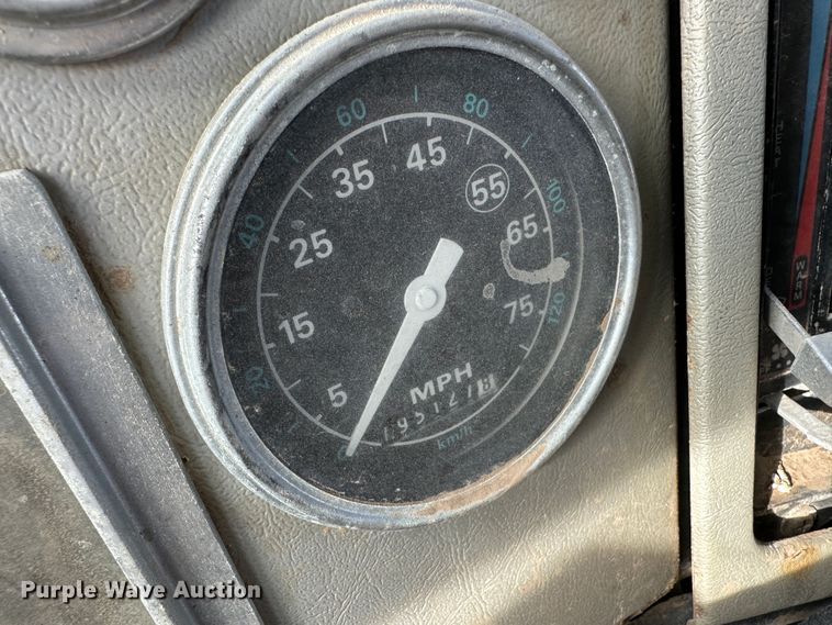 image for item JD9671 1989 Ford LTL9000  truck cab and chassis