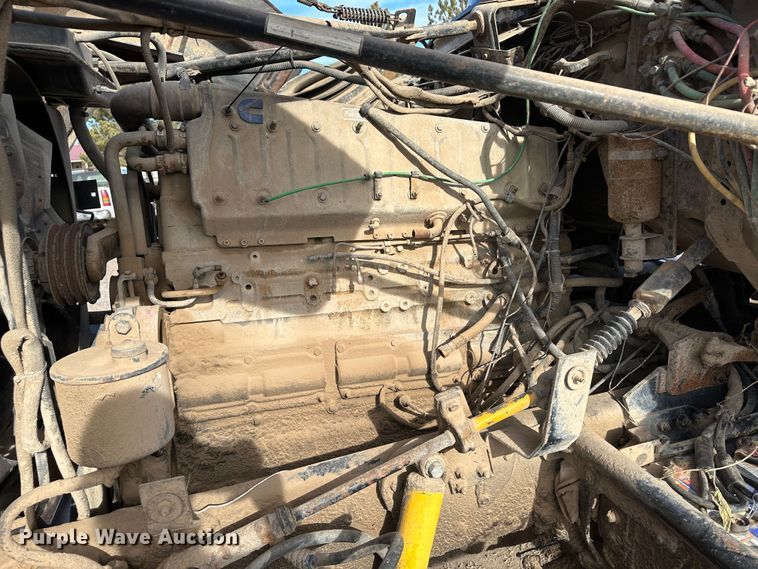 image for item JD9671 1989 Ford LTL9000  truck cab and chassis