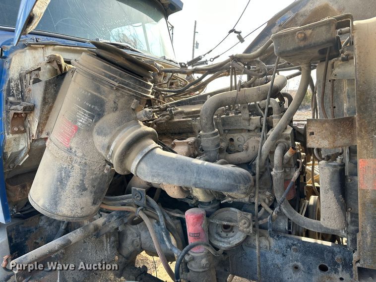 image for item JD9671 1989 Ford LTL9000  truck cab and chassis